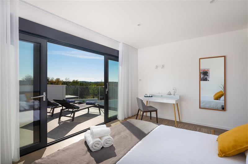 4 Bedroom Villa with Pool near Milna, Brac Island Sleeps 8 