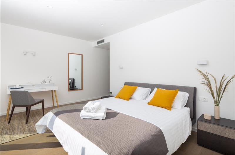 4 Bedroom Villa with Pool near Milna, Brac Island Sleeps 8 