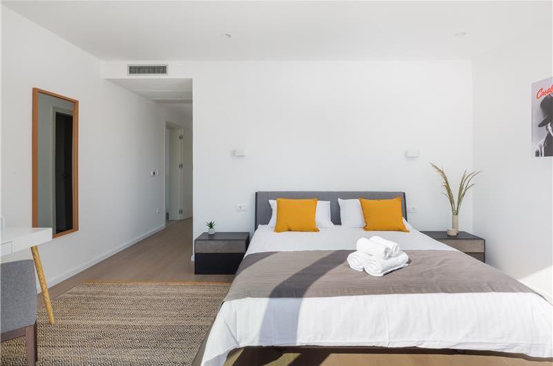 4 Bedroom Villa with Pool near Milna, Brac Island Sleeps 8 