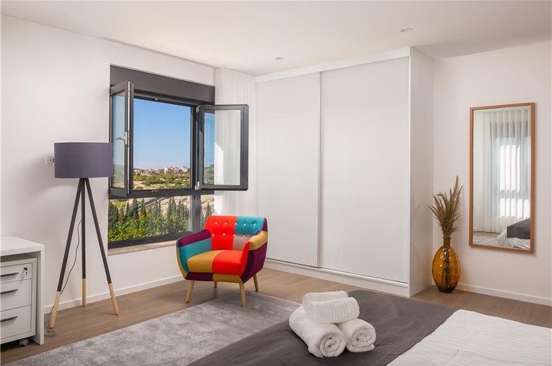 4 Bedroom Villa with Pool near Milna, Brac Island Sleeps 8 