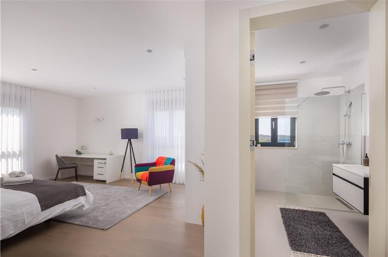 4 Bedroom Villa with Pool near Milna, Brac Island Sleeps 8 