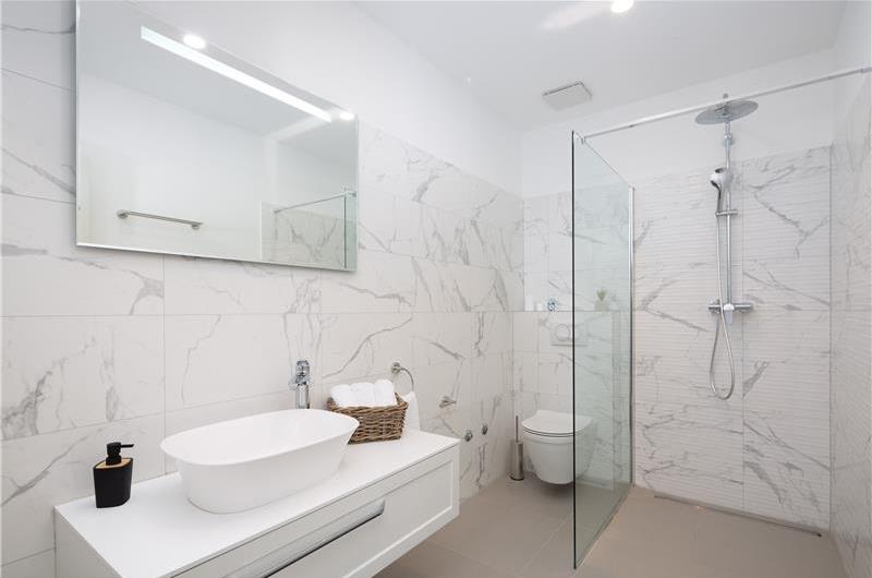 4 Bedroom Villa with Pool near Milna, Brac Island Sleeps 8 