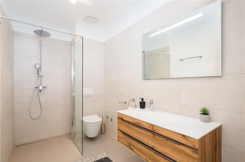 4 Bedroom Villa with Pool near Milna, Brac Island Sleeps 8 