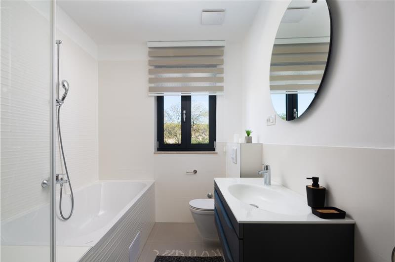 4 Bedroom Villa with Pool near Milna, Brac Island Sleeps 8 