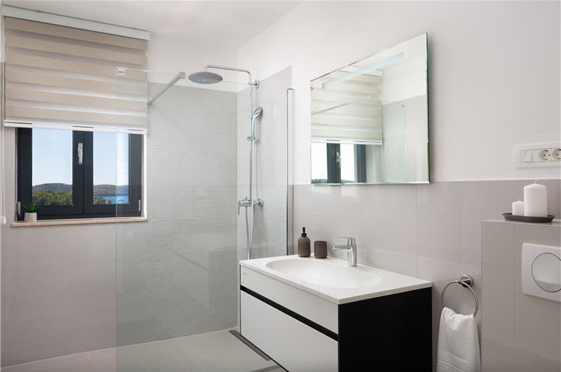 4 Bedroom Villa with Pool near Milna, Brac Island Sleeps 8 