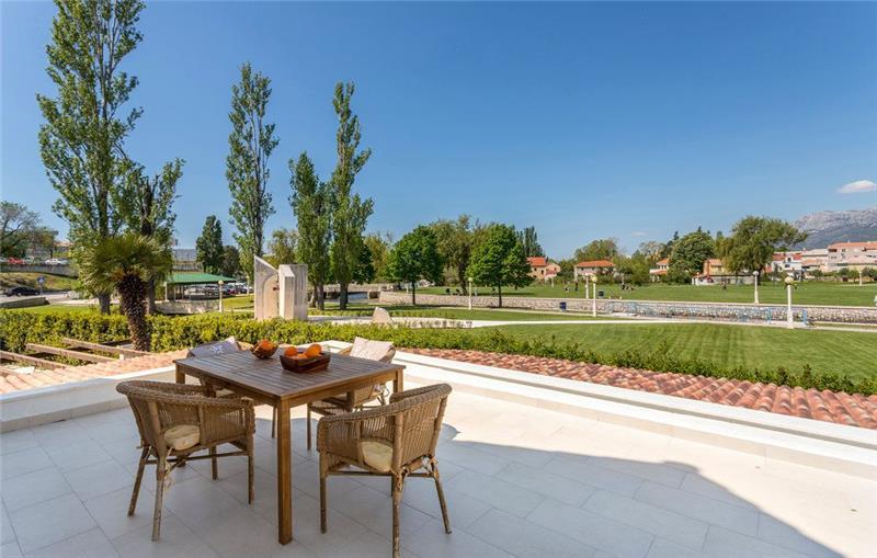 Sea-view villa in Split, photograph 7