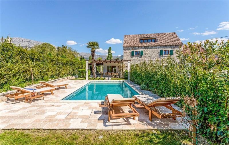 Sea-view villa in Split, photograph 1