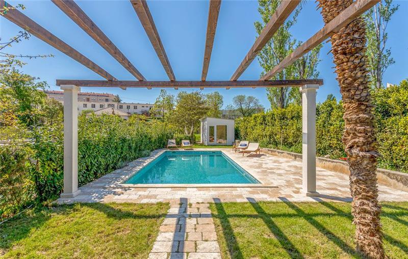 Sea-view villa in Split, photograph 2