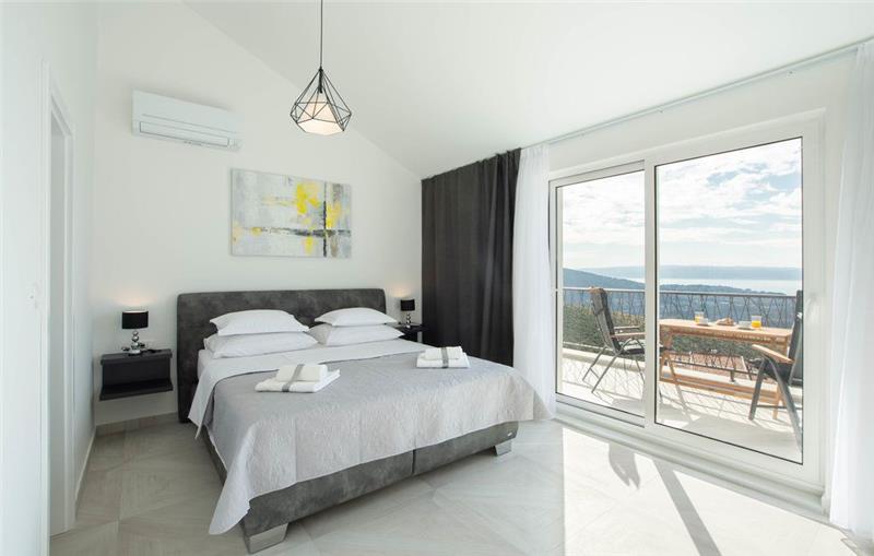 Sea-view villa in Split, photograph 19