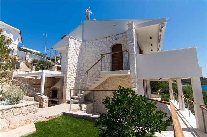 4 Bedroom Beachfront Villa near Trogir, Sleeps 8-10