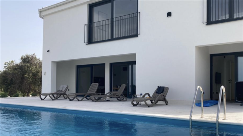 Beachfront villa in Skrip, photograph 2