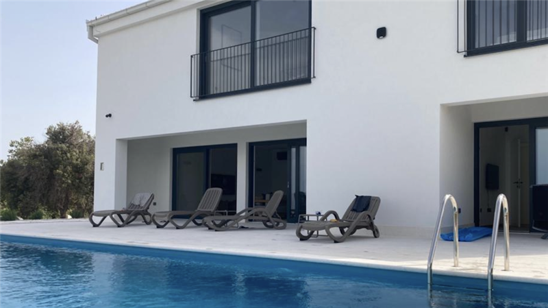 3 bedroom Brac island villa with heated infinity pool sleeps 6-7