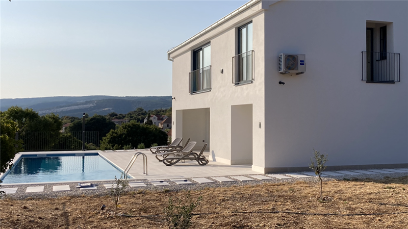 Beachfront villa in Skrip, photograph 4