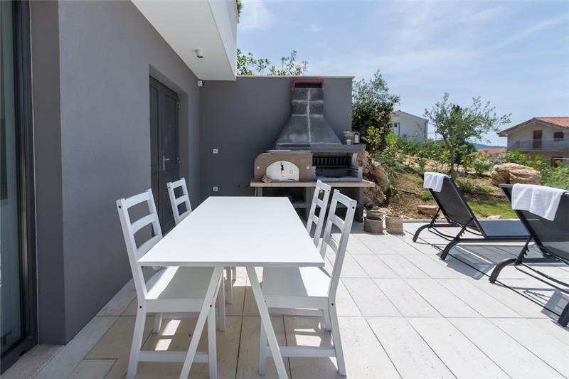 Beachfront villa in Razanj, photograph 7