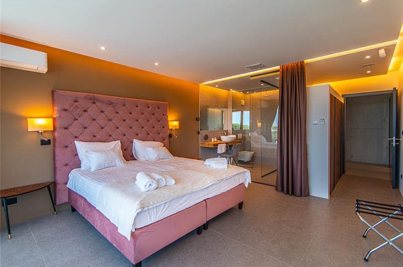 4 Bedroom Istrian Villa with heated pool and distant sea view near Pula sleeps 8