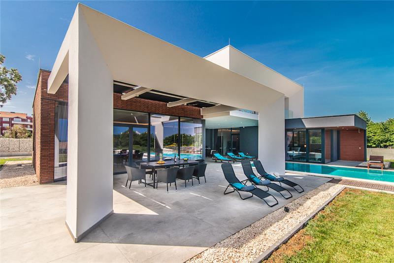 Sea-view villa in Liznjan, photograph 2