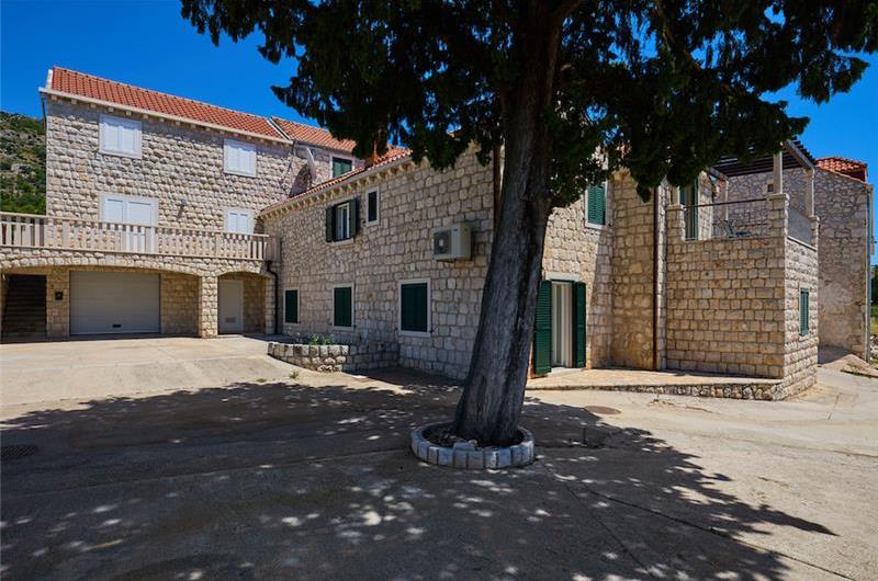 6 Bedroom Villa with Pool and Sea Views near Slano, Dubrovnik region, Sleeps 11
