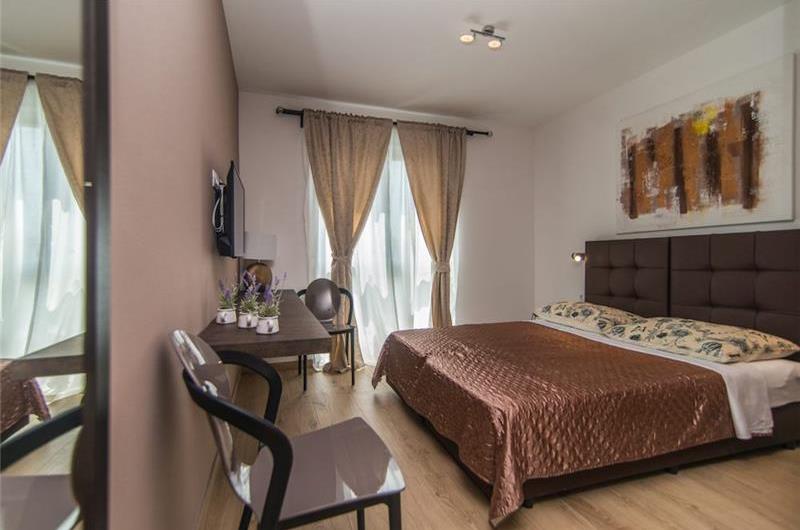 4 Bedroom Istrian Villa with heated pool, Sauna & Jacuzzi near Rovinj sleeps 8 - 10