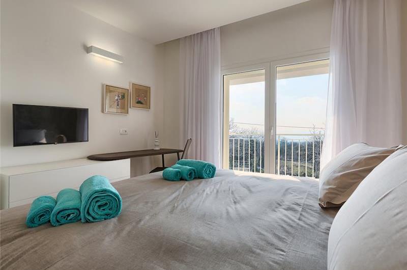 3 Bedroom Istrian Villa with pool and jacuzzi near Labin sleeps 7