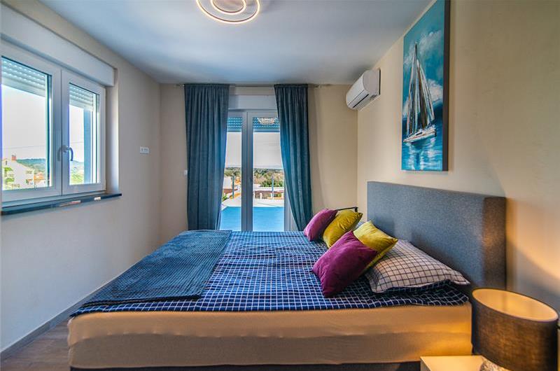 5 Bedroom Istrian Villa with pool and sea view near Pula sleeps 10