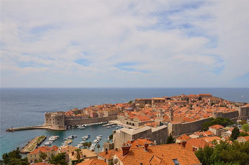 2 Bedroom Dubrovnik City Apartment with Balcony & Sea View, sleeps 4-5