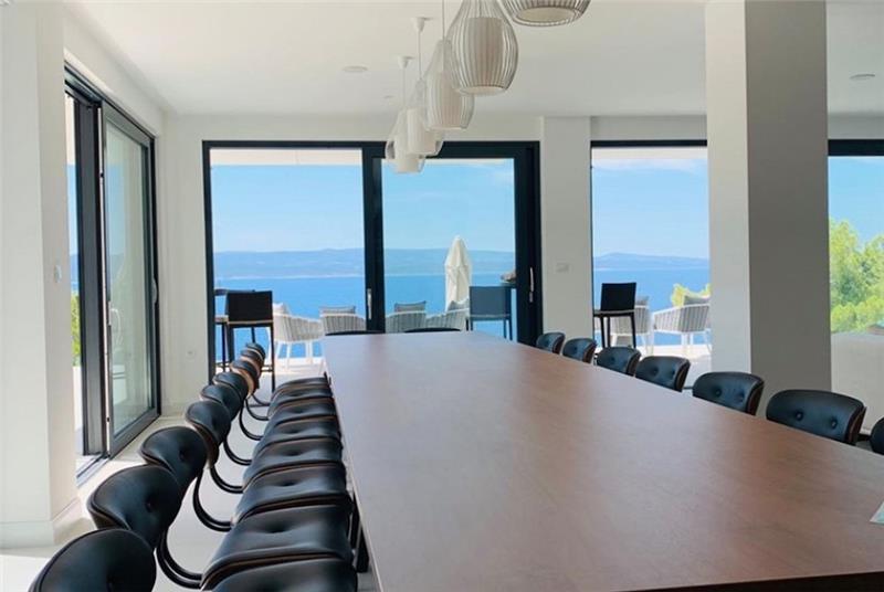 Beachfront villa in Brela, photograph 12