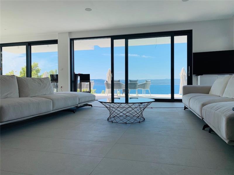 Beachfront villa in Brela, photograph 5