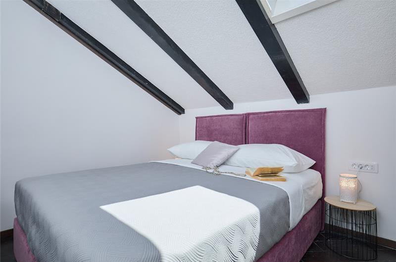 2 bedroom penthouse apartment with terrace & jacuzzi sleeps 4-6