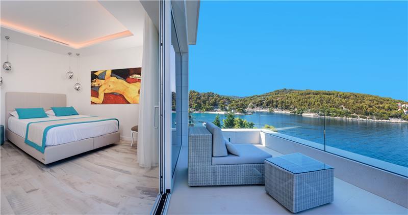 Beachfront villa in Brač, photograph 22