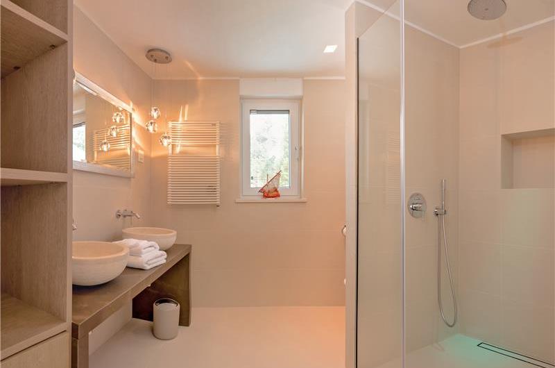 Luxury 6 Bedroom Brac Island Beach Front Villa With Heated Infinity Pool and lift near Sumartin sleeps 12