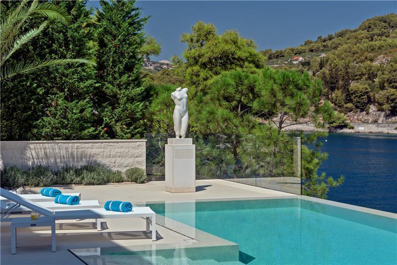 Beachfront villa in Brač, photograph 7