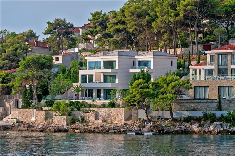 Beachfront villa in Brač, photograph 8