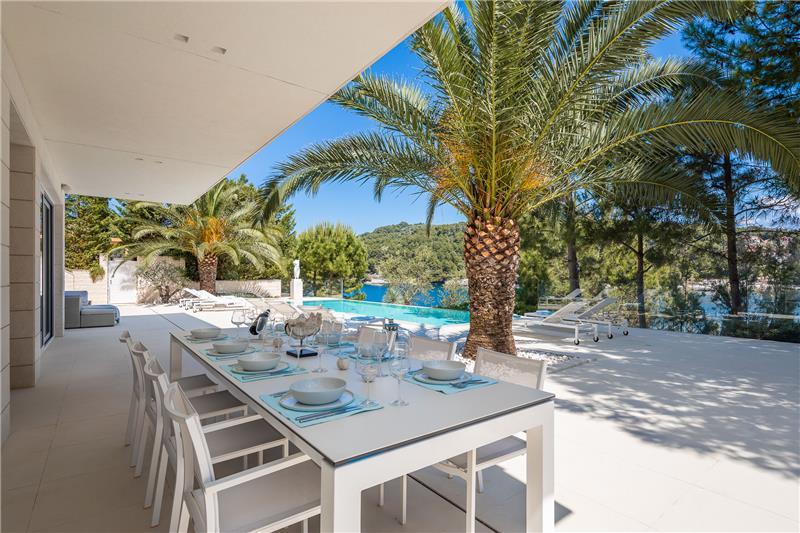 Beachfront villa in Brač, photograph 6