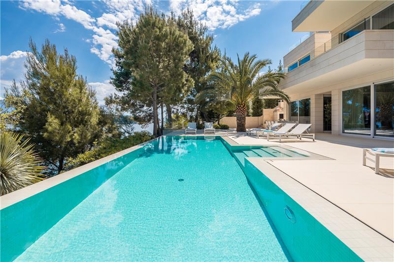 Beachfront villa in Brač, photograph 5