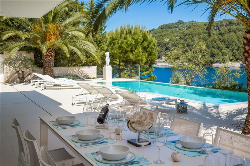 Beachfront villa in Brač, photograph 4
