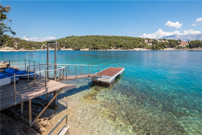 Beachfront villa in Brač, photograph 9