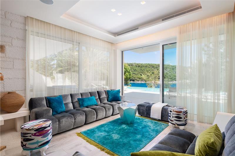 Luxury 6 Bedroom Brac Island Beach Front Villa With Heated Infinity Pool and lift near Sumartin sleeps 12