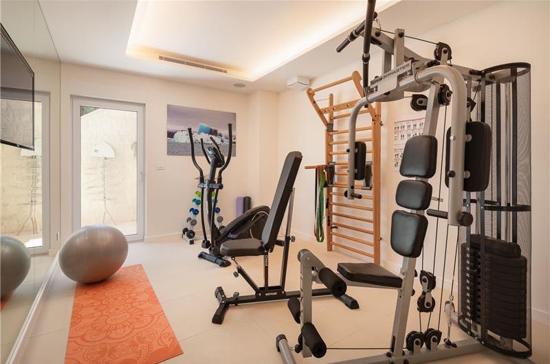 Luxury 6 Bedroom Brac Island Beach Front Villa With Heated Infinity Pool and lift near Sumartin sleeps 12