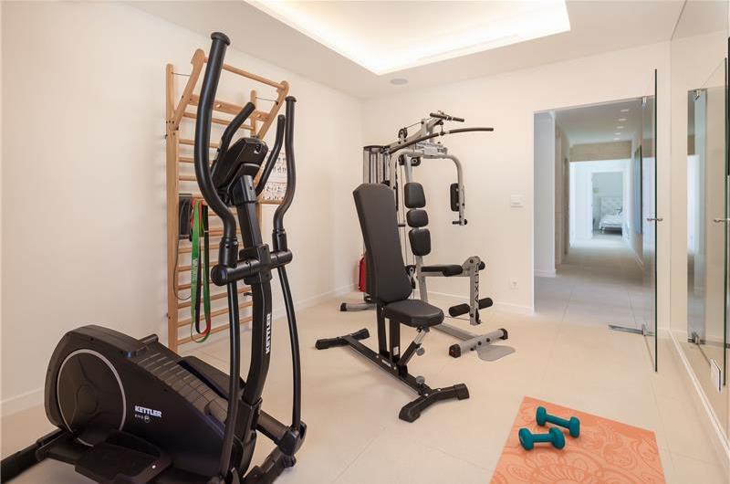 Luxury 6 Bedroom Brac Island Beach Front Villa With Heated Infinity Pool and lift near Sumartin sleeps 12