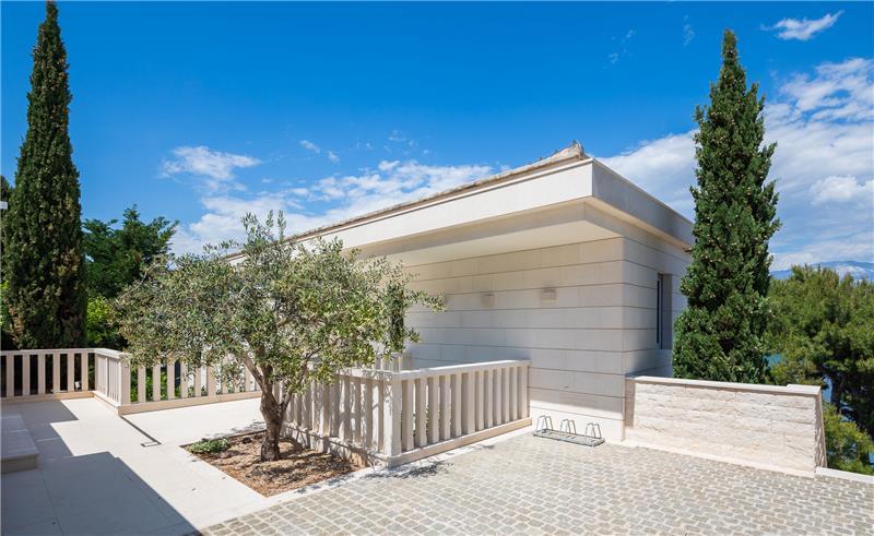 Luxury 6 Bedroom Brac Island Beach Front Villa With Heated Infinity Pool and lift near Sumartin sleeps 12