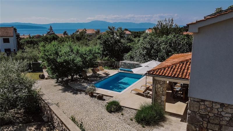 2-Bedroom Stone Villa with Pool in Malinska, Krk Island sleeps 4-6