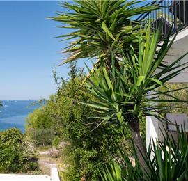 6 Bedroom villa with infinity pool set in a stunning bay near Hvar town on Hvar Island sleeps 10-12