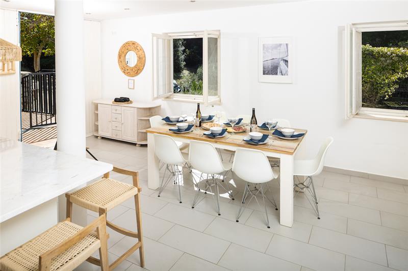 Beachfront villa in Hvar Town, photograph 19