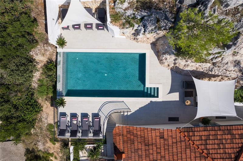 Beachfront villa in Hvar Town, photograph 3