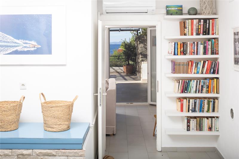 Beachfront villa in Hvar Town, photograph 22