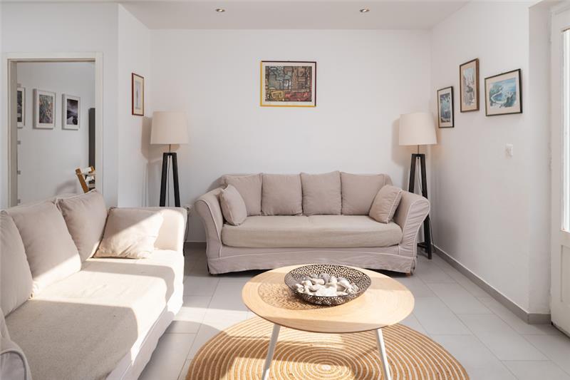 Beachfront villa in Hvar Town, photograph 24