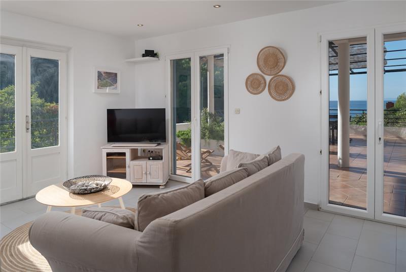 Beachfront villa in Hvar Town, photograph 27