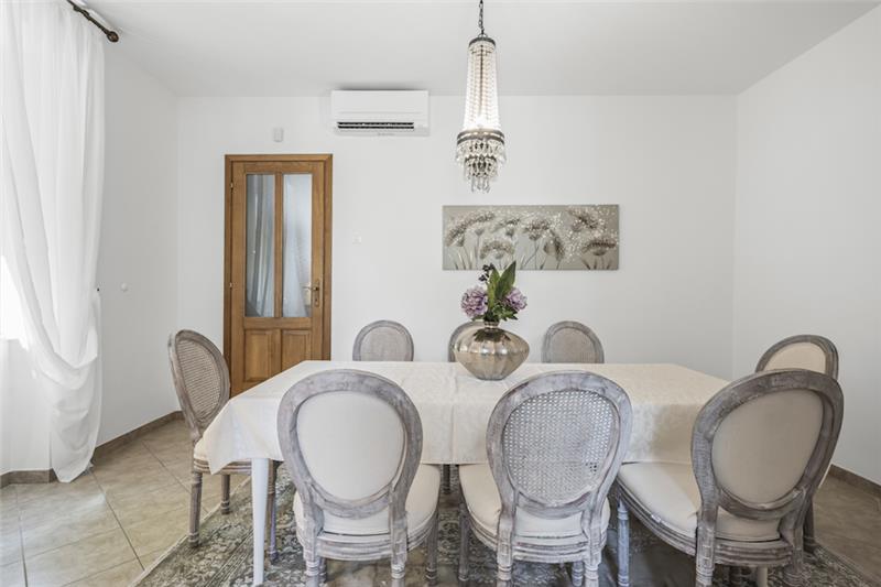Sea-view villa in Split, photograph 21
