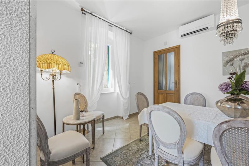Sea-view villa in Split, photograph 20