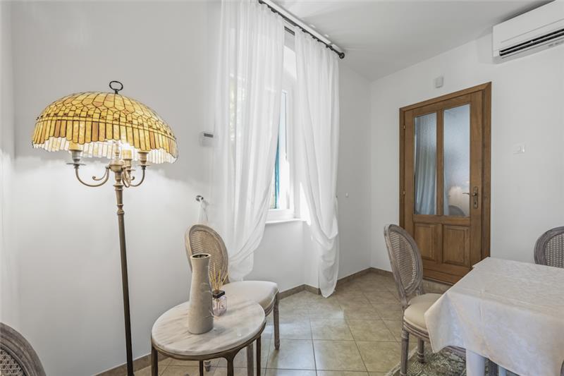 Sea-view villa in Split, photograph 22